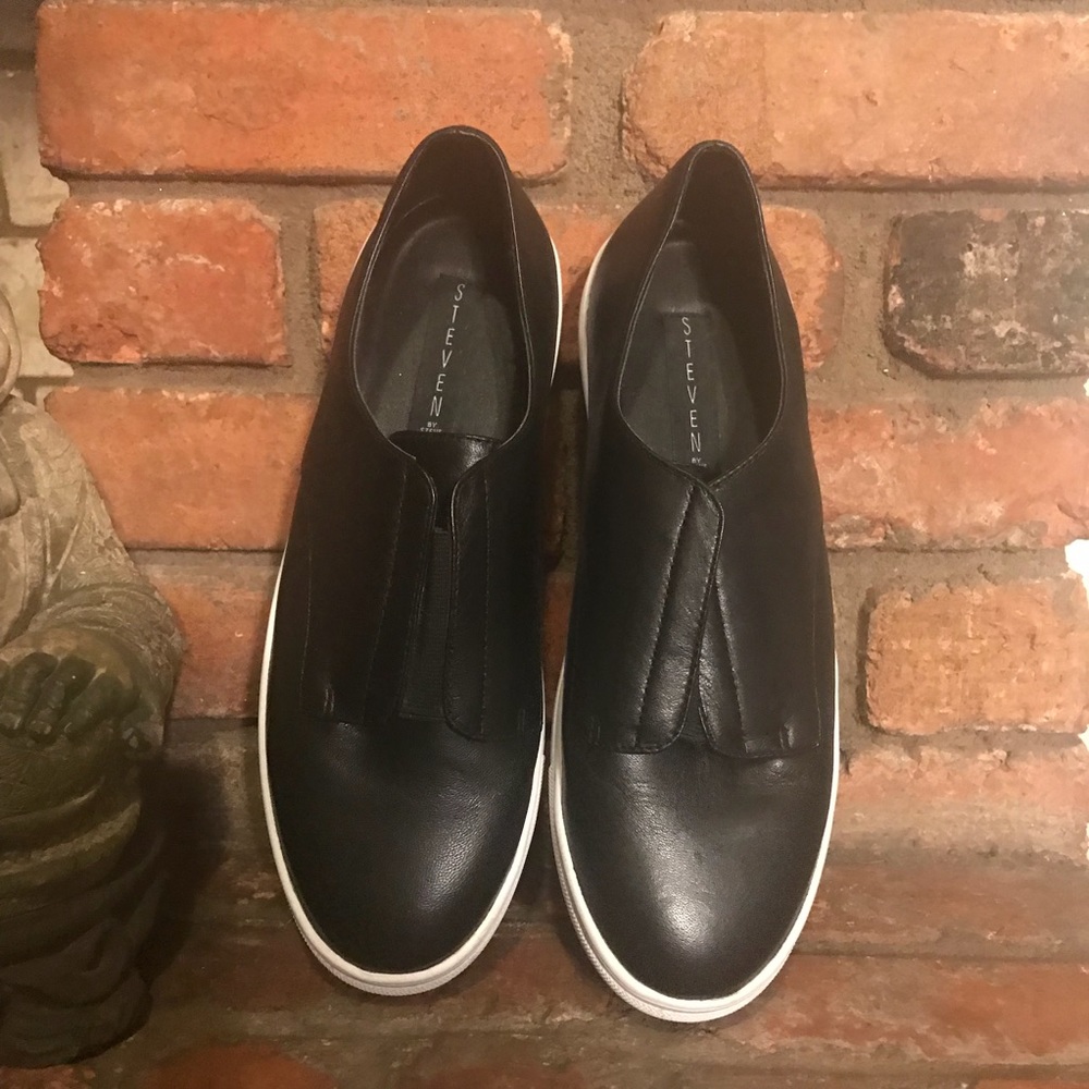 STEVEN by STEVE MADDEN Garnet Leather Platform $79